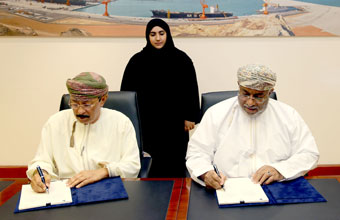 Economic Zone Authority grants “Truck Oman” Right of use of land for the Construction of Logistics Center at Duqm