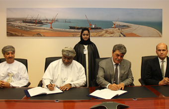 توقيع اتفاقية إنشاء ميناء الصيد البحري بالدقم