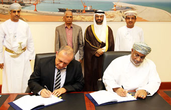 توقيع اتفاقية تنفيذ الحزمة الثالثة من ميناء الدقم
