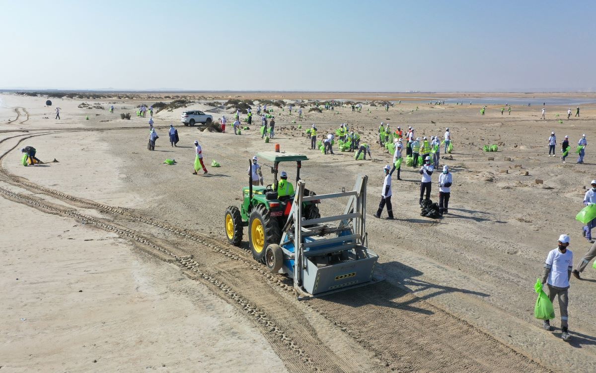 Duqm organises "Together to Combat Beach Pollution" clean-up campaign